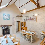 The Old Farm Of D' Hotes & Table D' Hotes Bed & Breakfast