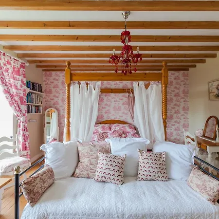 Bed & Breakfast The Old Farm Of Amfreville (Manche)