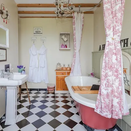 Nocleg ze śniadaniem The Old Farm Of D' Hotes & Table D' Hotes