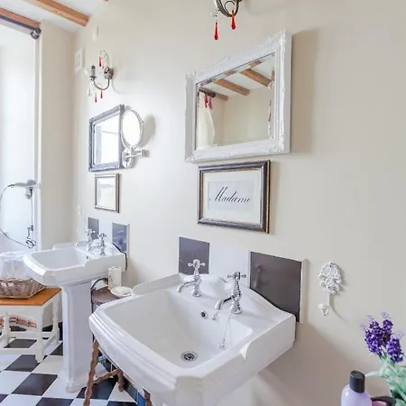 The Old Farm Of D' Hotes & Table D' Hotes *