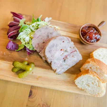 The Old Farm Of D' Hotes & Table D' Hotes * Amfreville (Manche)