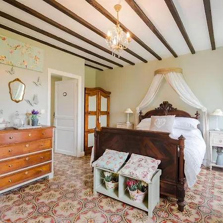 The Old Farm Of D' Hotes & Table D' Hotes Bed & Breakfast