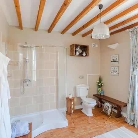 The Old Farm Of D' Hotes & Table D' Hotes Bed & Breakfast