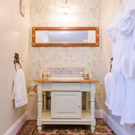 The Old Farm Of D' Hotes & Table D' Hotes Nocleg ze śniadaniem *