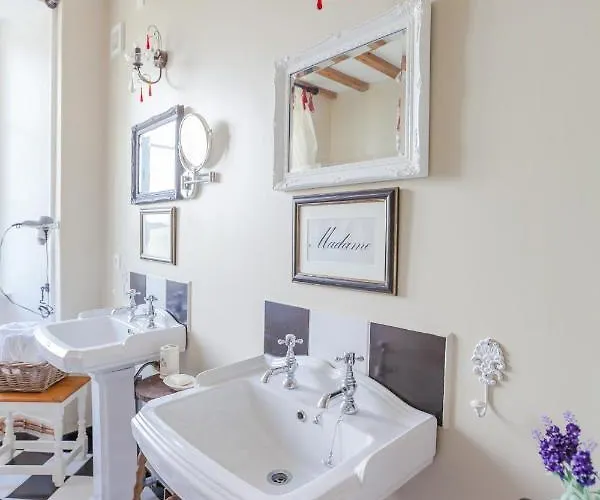 The Old Farm Of D' Hotes & Table D' Hotes *