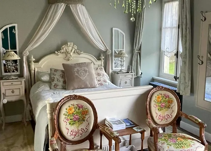 The Old Farm Of D' Hotes & Table D' Hotes Bed & Breakfast