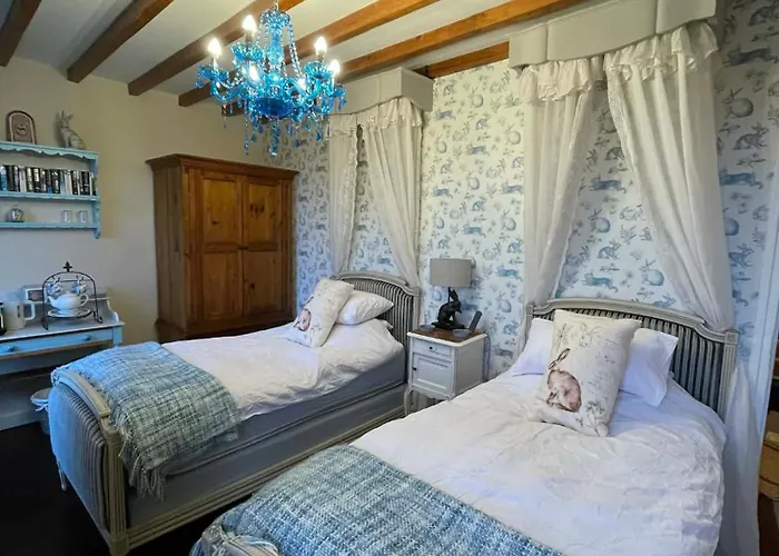 The Old Farm Of D' Hotes & Table D' Hotes Bed & Breakfast